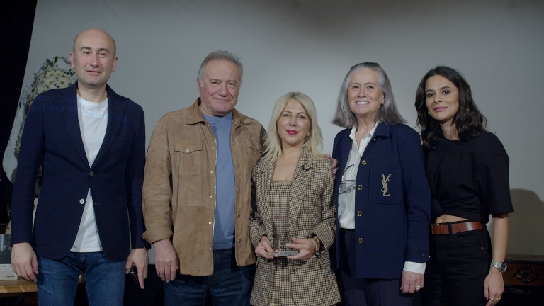  Bahçeehir Koleji Genel Müdürü Dr. Özlem Koç, nternette Dijital Yanlg Kitabnn Lansmann Don Kiot yi Edebiyat Ödüllerinde Gerçekletirdi 
